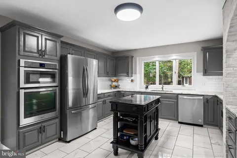 $925,000 | 555 McKendimen Road, Medford, NJ 08055