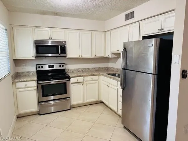 $1,650 | 3325 Airport Road North, Unit J3, Naples, FL 34105