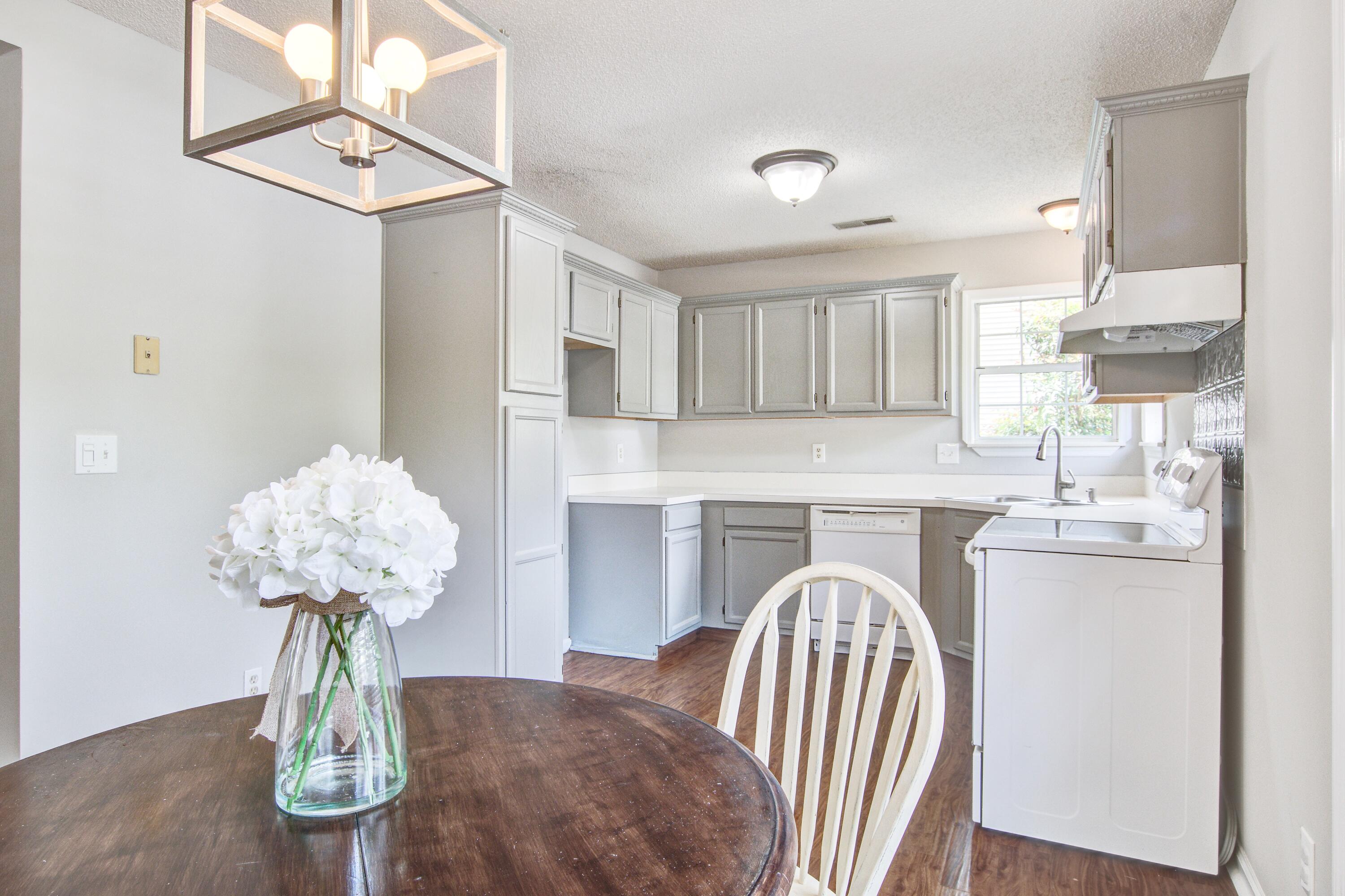 1708 Eallystockert Road Charleston, SC 29414 - Photo 4 of 28 Kitchen