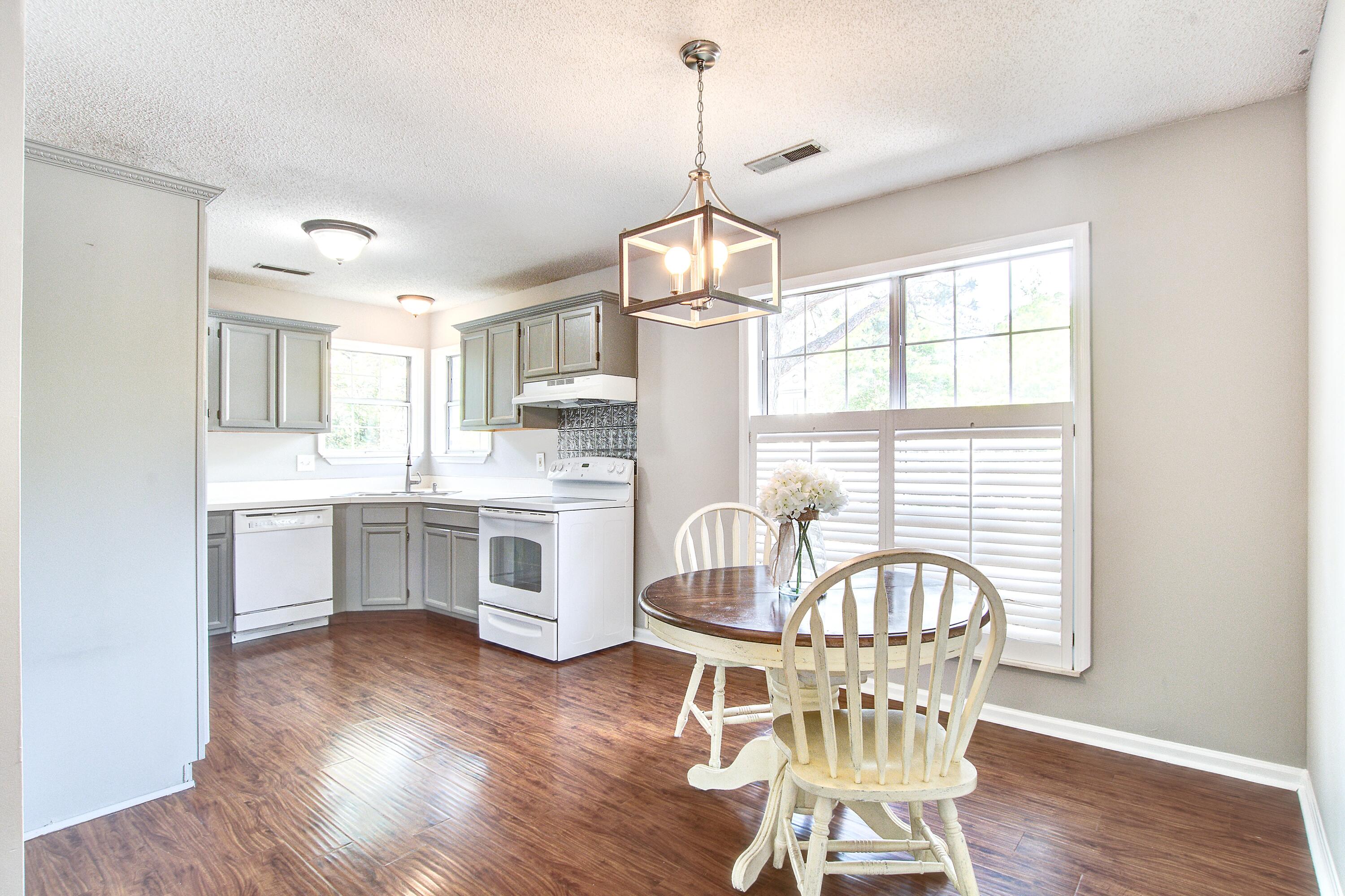 1708 Eallystockert Road Charleston, SC 29414 - Photo 5 of 28 Kitchen