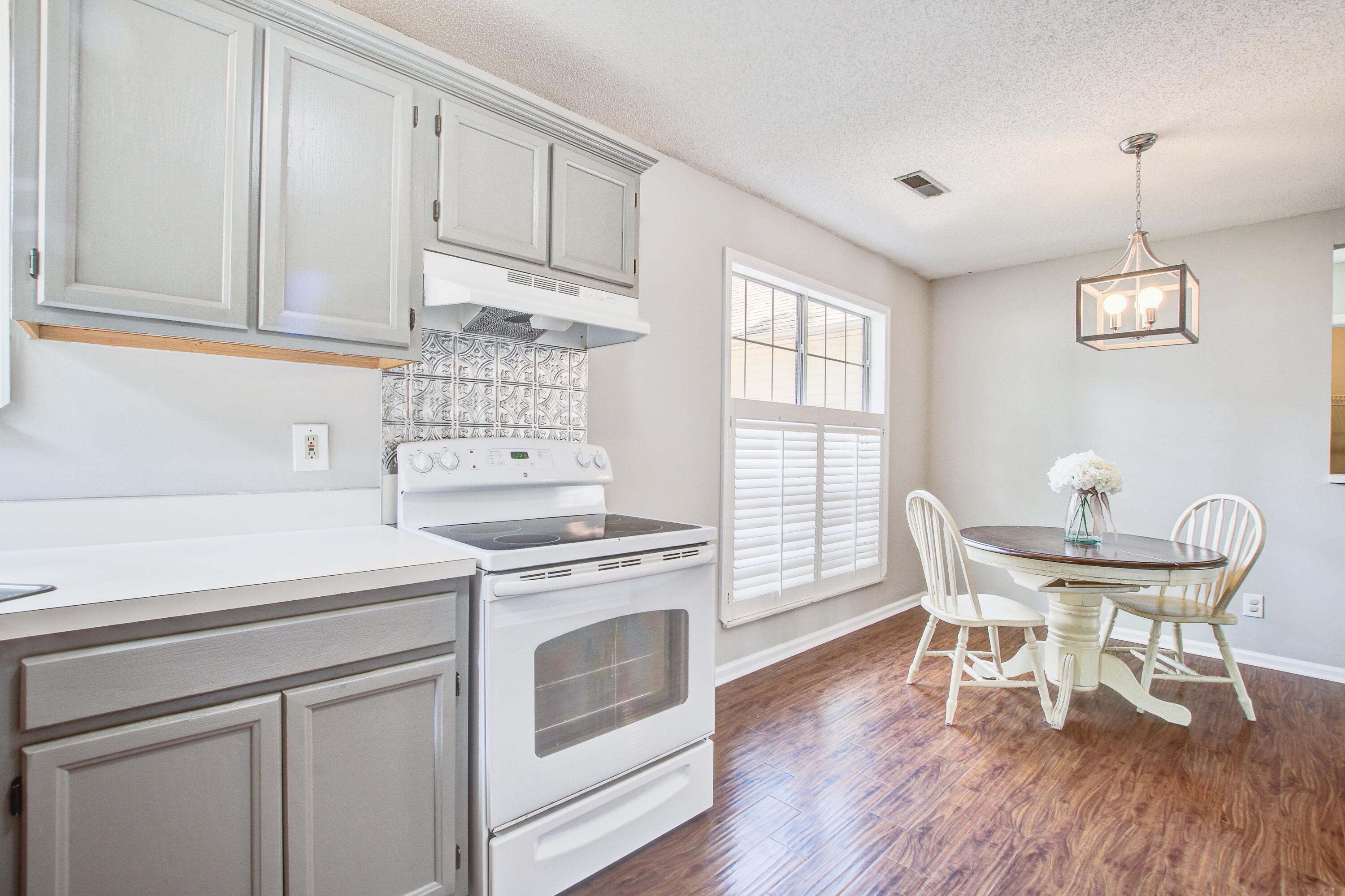 1708 Eallystockert Road Charleston, SC 29414 - Photo 8 of 28 Kitchen