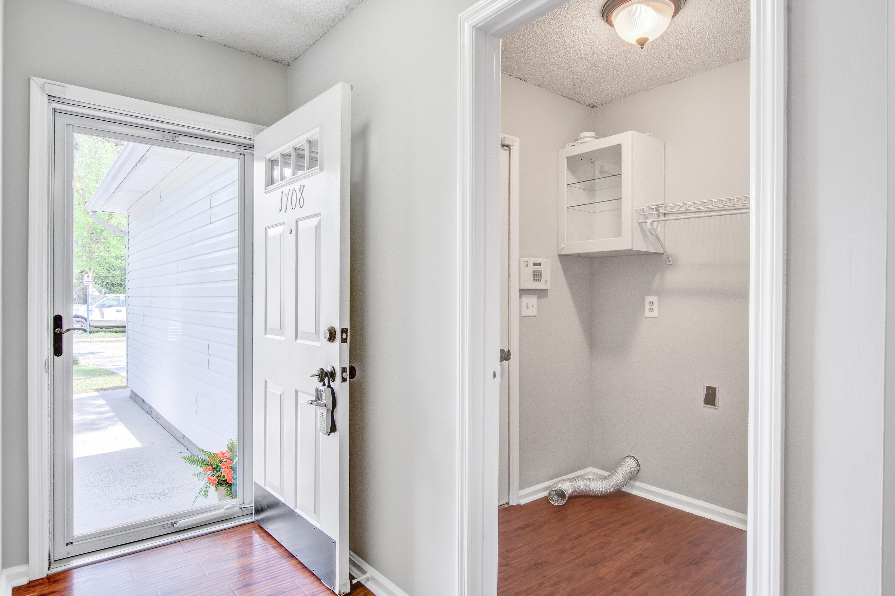 1708 Eallystockert Road Charleston, SC 29414 - Photo 9 of 28 Entry