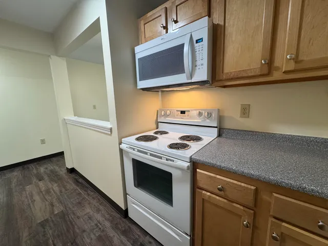 $1,837 | 101 Eastern Avenue, Unit 202, Manchester, NH 03104