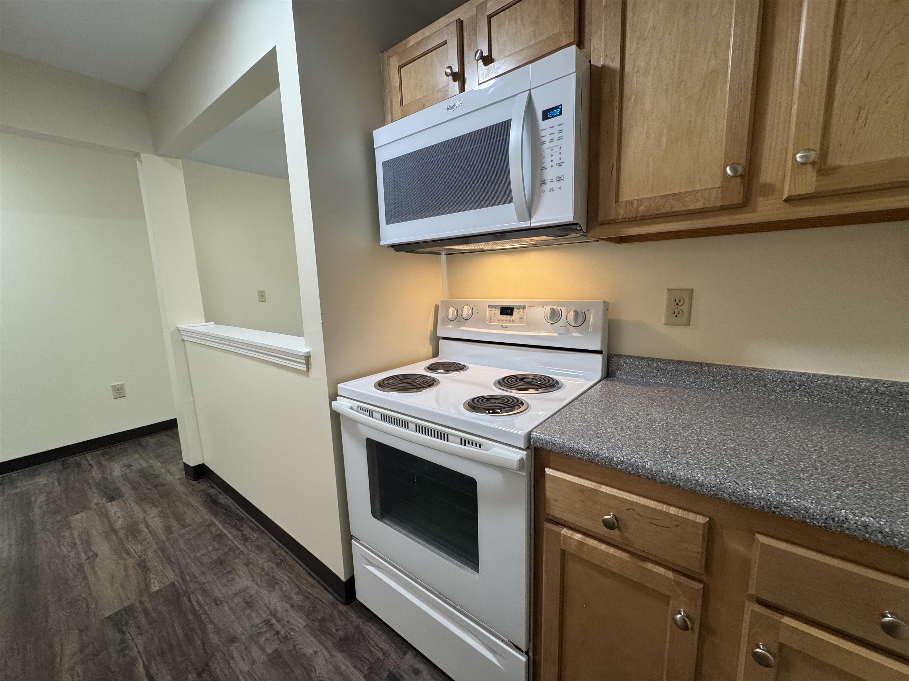 101 Eastern Avenue, Unit 202 Manchester, NH 03104 - Photo 13 of 56