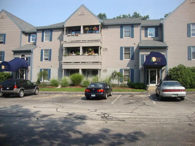 $1,837 | 101 Eastern Avenue, Unit 202, Manchester, NH 03104