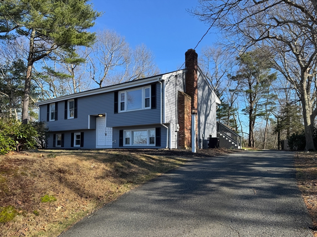 116 Outlook Road Marshfield, MA 02050 - Photo 4 of 32