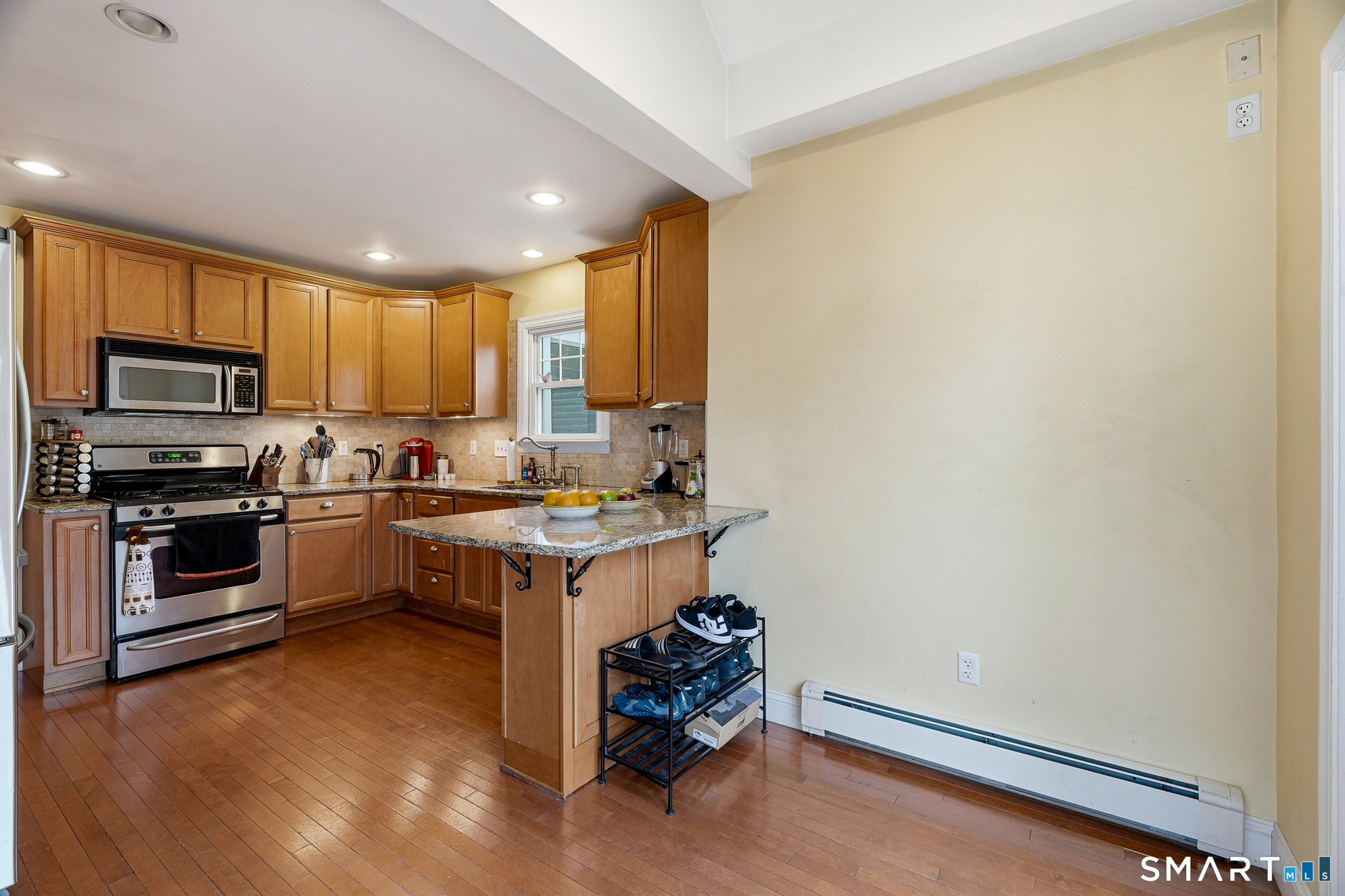 141 Elm Street Windsor Locks, CT 06096 - Photo 13 of 37