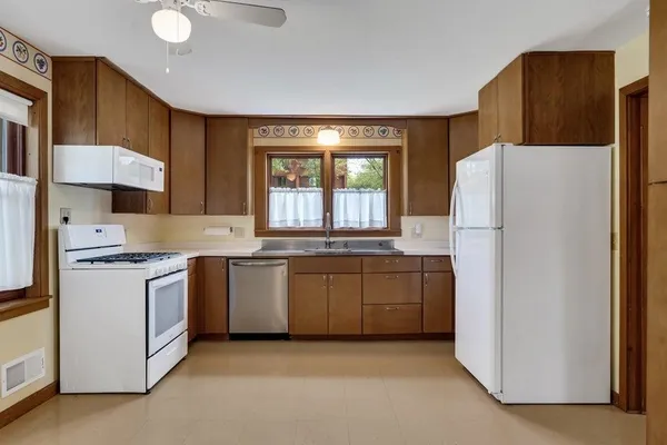 $230,000 | 667 East Blackhawk Avenue, Prairie du Chien, WI 53821