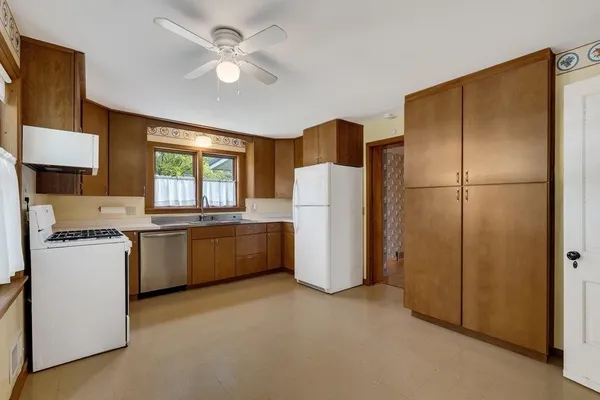 $230,000 | 667 East Blackhawk Avenue, Prairie du Chien, WI 53821