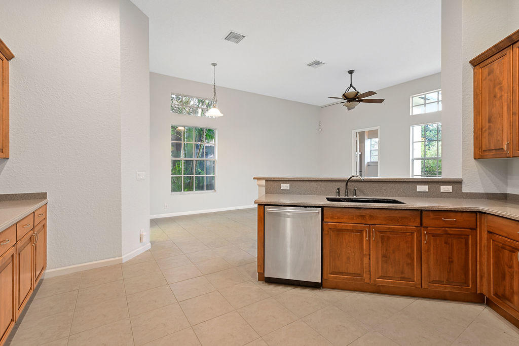 136 Via Rosina Jupiter, FL 33458 - Photo 16 of 41 136ViaRosina_05