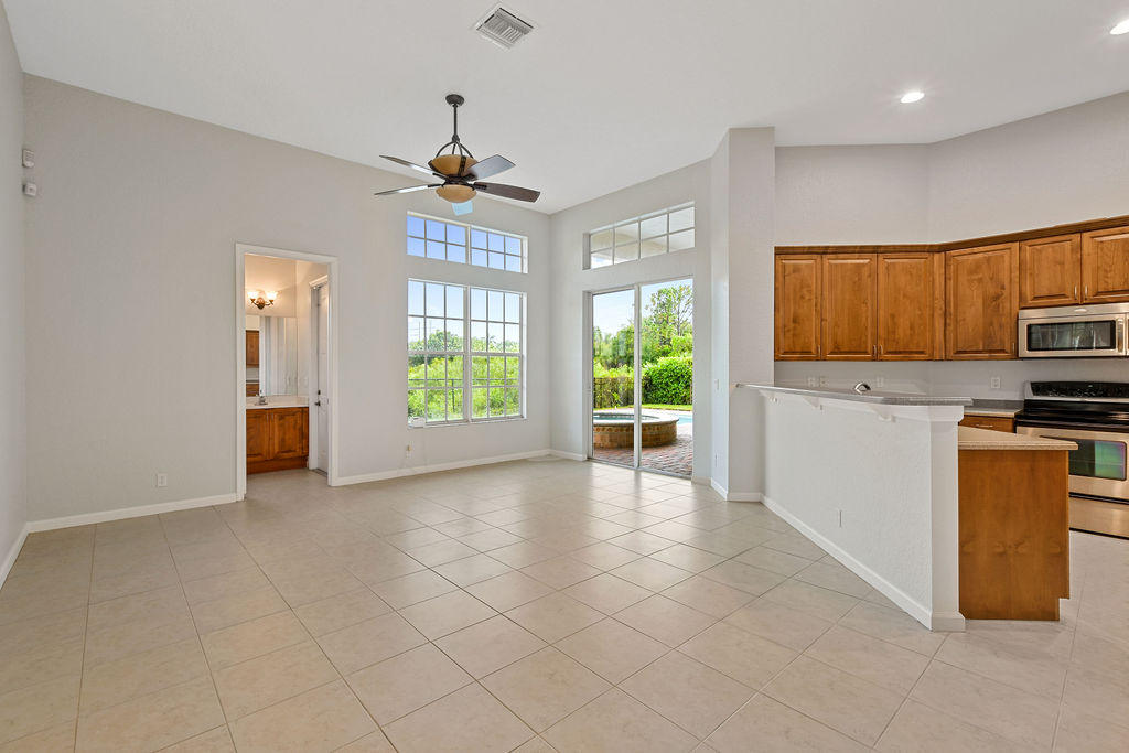 136 Via Rosina Jupiter, FL 33458 - Photo 18 of 41 136ViaRosina_07