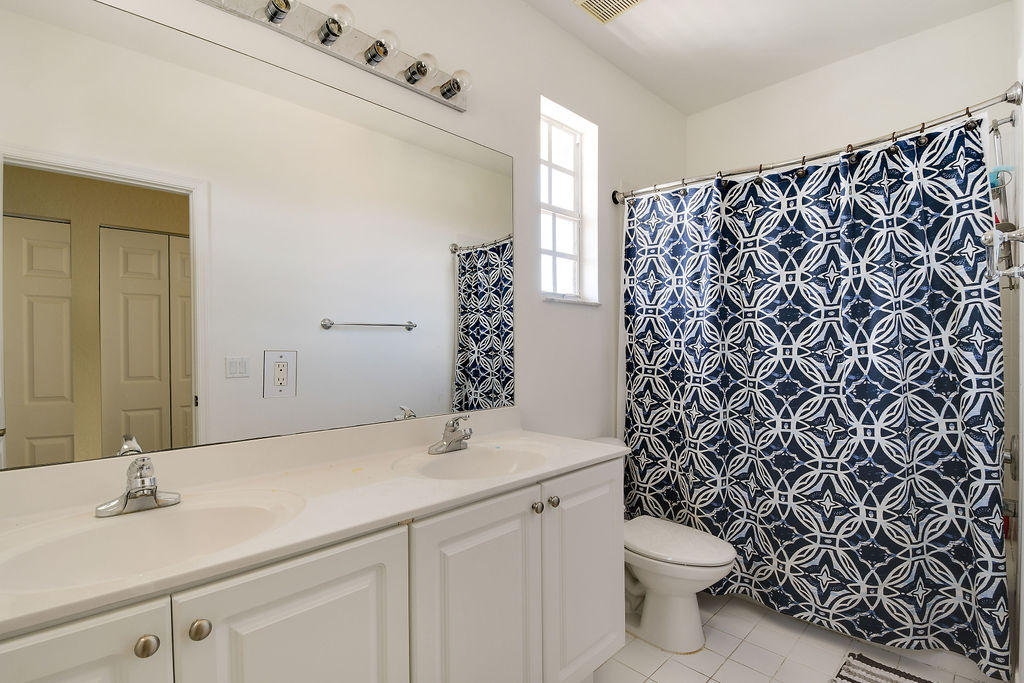 136 Via Rosina Jupiter, FL 33458 - Photo 26 of 41 136ViaRosina_21