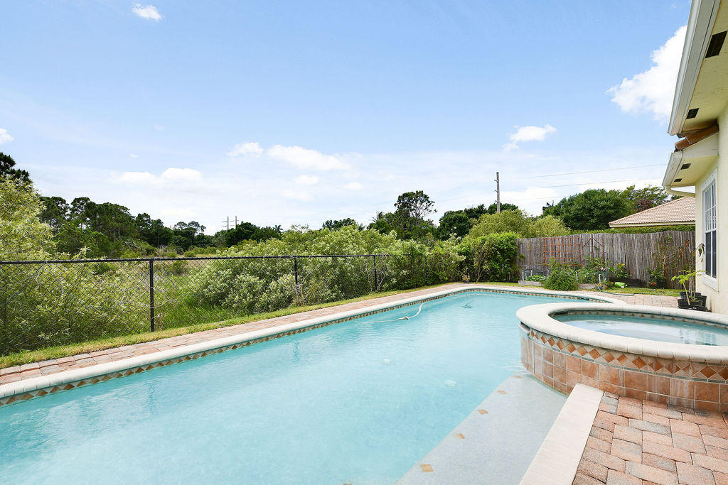 136 Via Rosina Jupiter, FL 33458 - Photo 30 of 41 136ViaRosina_23