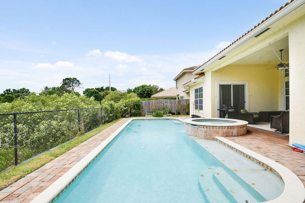 136 Via Rosina Jupiter, FL 33458 - Photo 32 of 41 136ViaRosina_24
