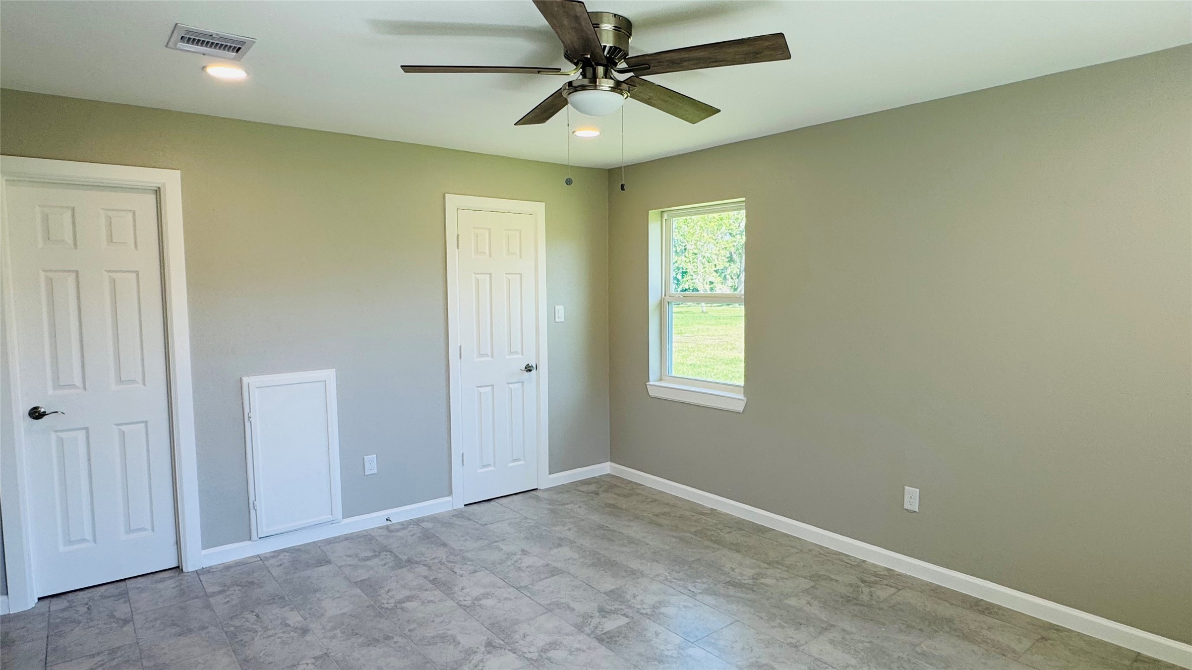 1434 County Road 878A Sweeny, TX 77480 - Photo 27 of 36 a view of a livingroom with a ceiling fan and window