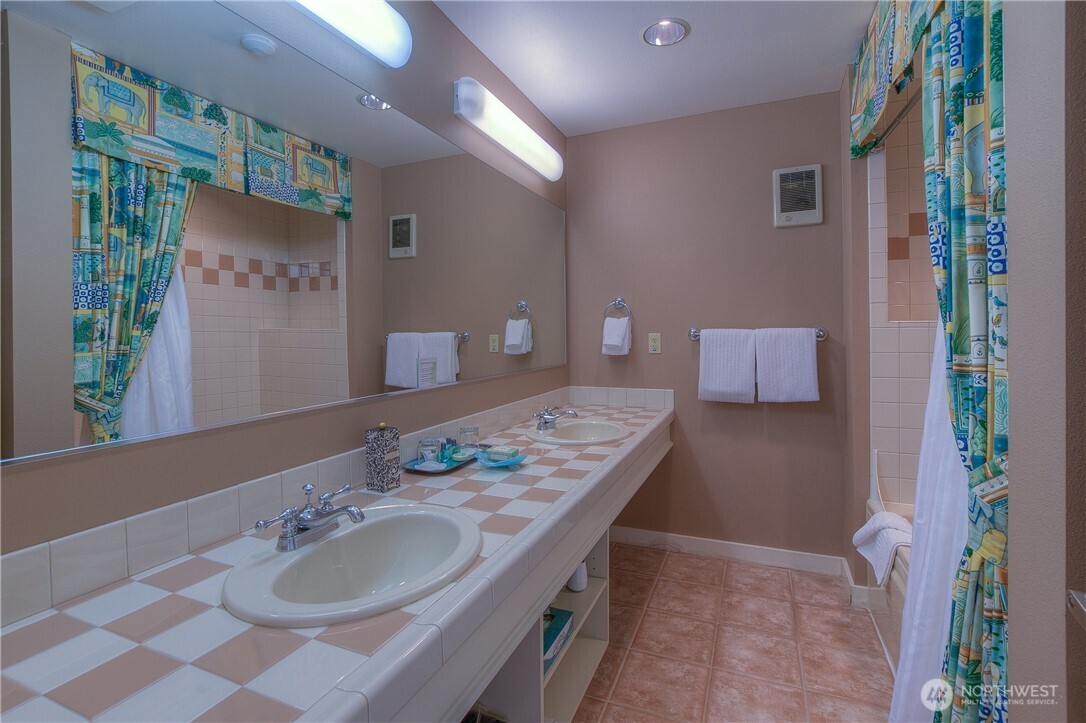 1917 Rosario Road, Unit 2104 Orcas Island, WA 98245 - Photo 25 of 28 a bathroom with a tub sink and mirror