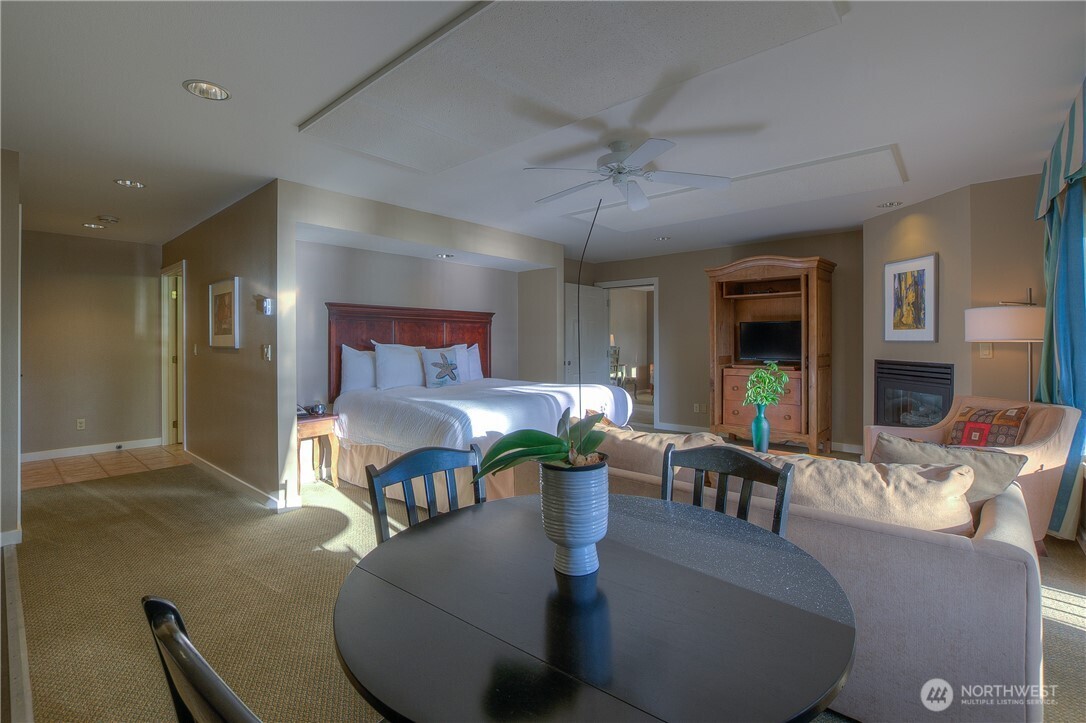 1917 Rosario Road, Unit 2104 Orcas Island, WA 98245 - Photo 9 of 28 a living room with furniture