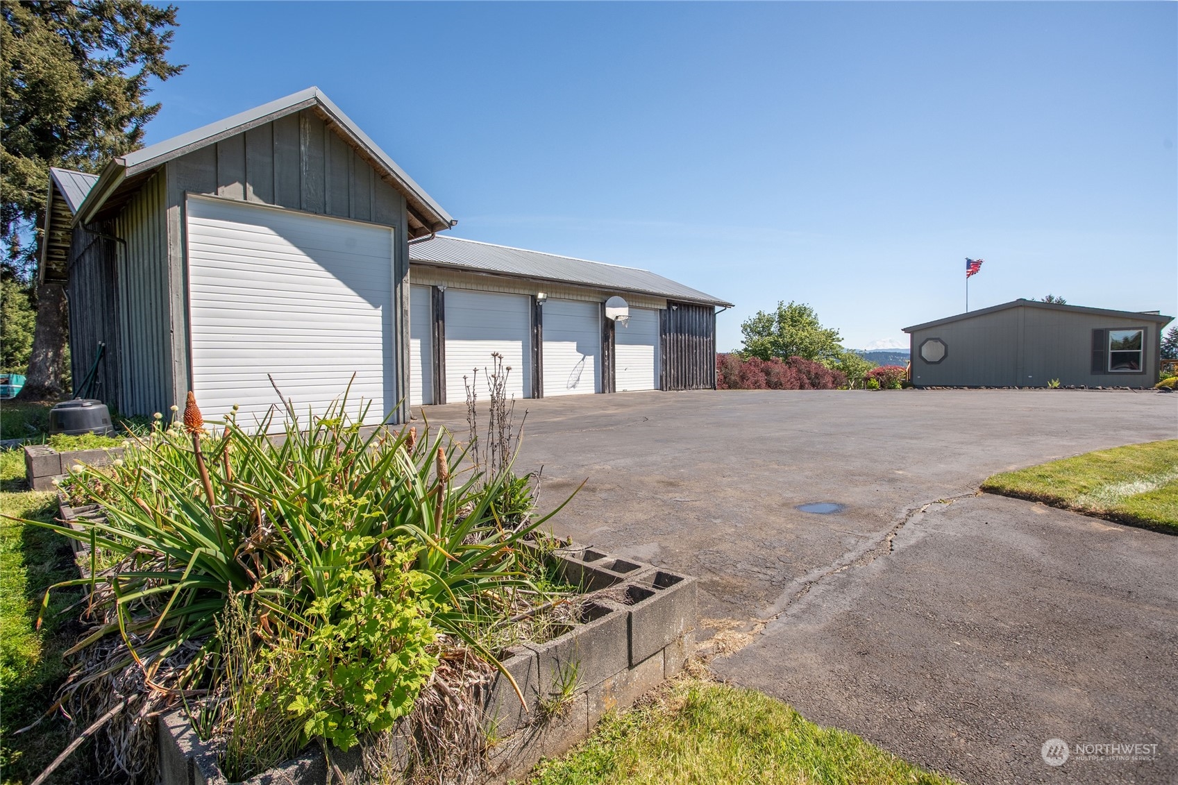 1040 Shorey Road Chehalis, WA 98532 - Photo 23 of 38 a front view of a house with garden