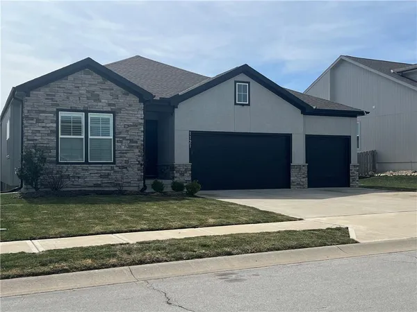 $599,000 | 1121 Southwest Cheshire Drive, Lee's Summit, MO 64083