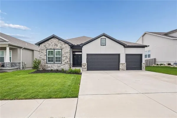 $599,000 | 1121 Southwest Cheshire Drive, Lee's Summit, MO 64083