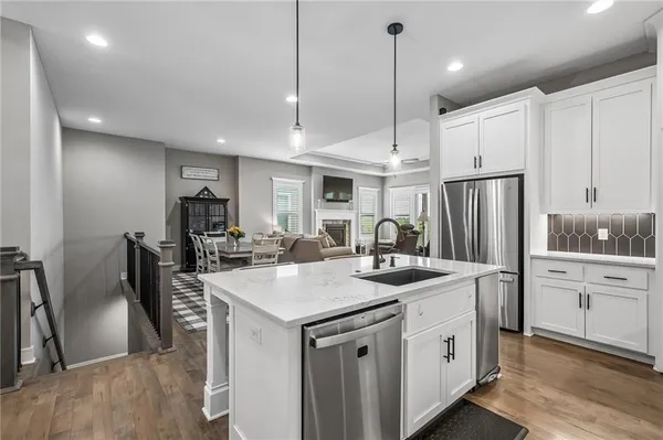 $599,000 | 1121 Southwest Cheshire Drive, Lee's Summit, MO 64083