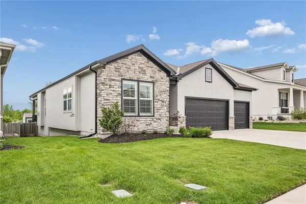 $599,000 | 1121 Southwest Cheshire Drive, Lee's Summit, MO 64083