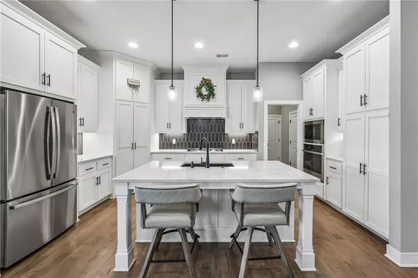 $599,000 | 1121 Southwest Cheshire Drive, Lee's Summit, MO 64083