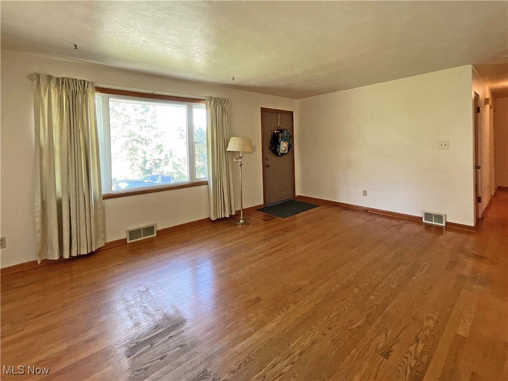 106 Ridgeway Avenue Weirton, WV 26062 - Photo 3 of 19 Gallery Image 3
