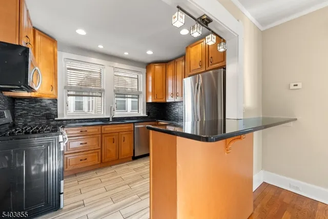 $4,000 | 226 Park Street, Unit 2, Montclair, NJ 07042