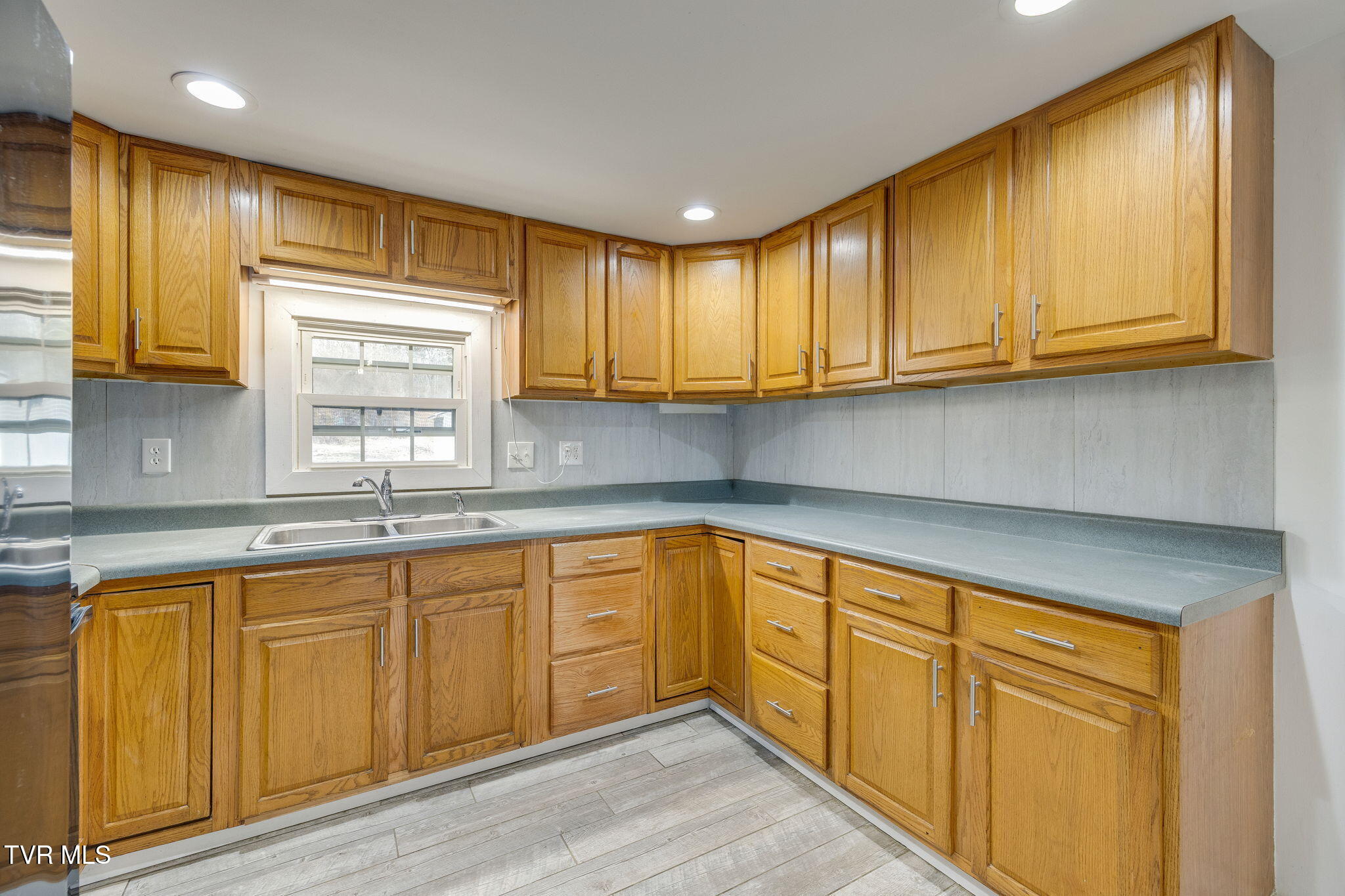 1425 Goshen Valley Road Church Hill, TN 37642 - Photo 14 of 30 014