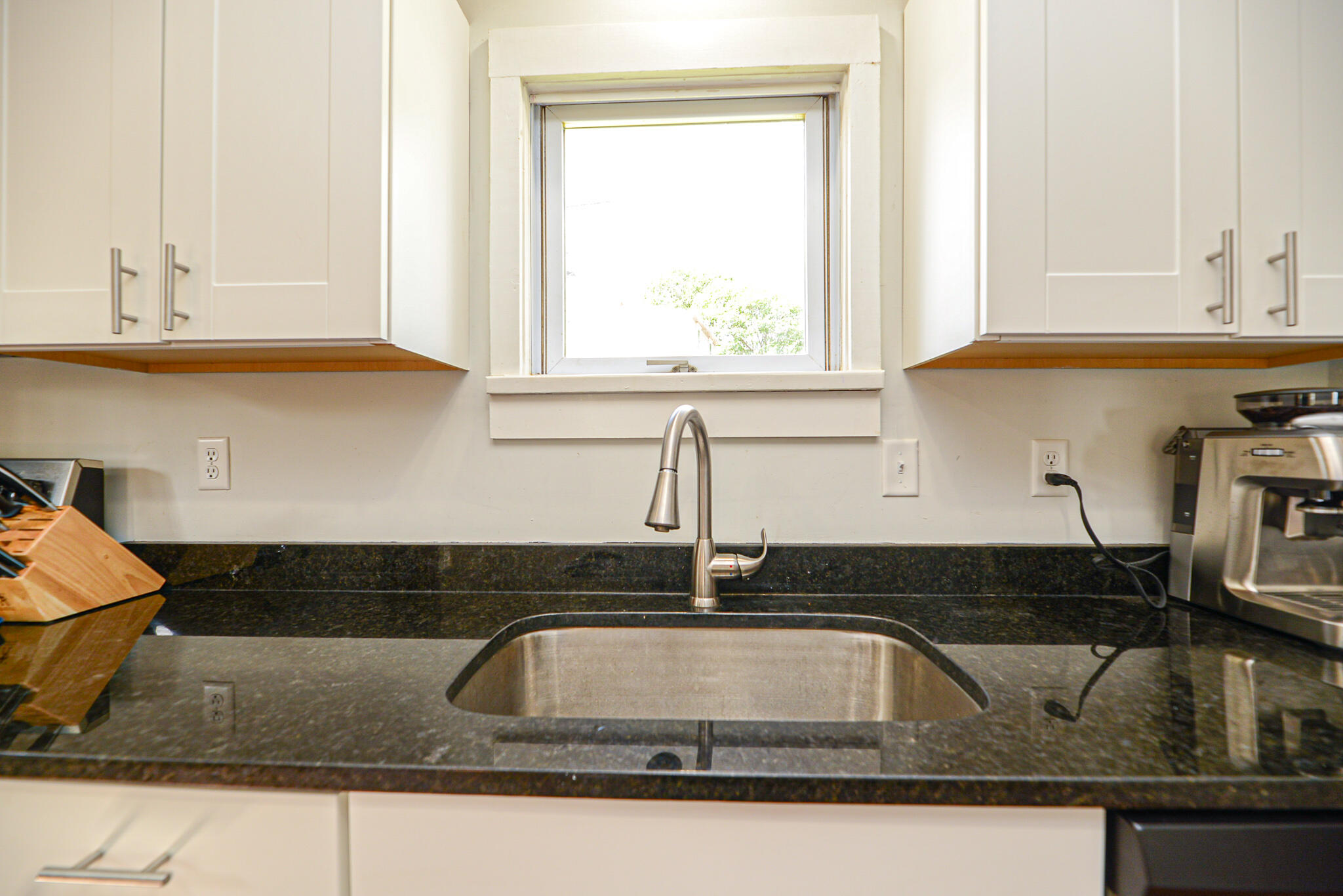 69 Rochester Street Berwick, ME 03901 - Photo 6 of 33 SRS_0706