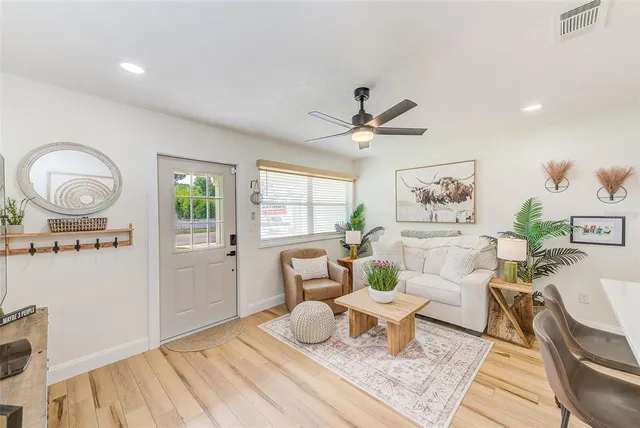 $425,000 | 4703 West Wallace Avenue, Tampa, FL 33611