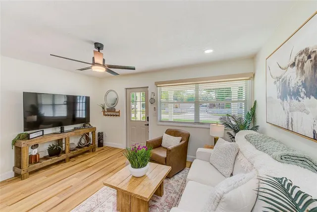 $425,000 | 4703 West Wallace Avenue, Tampa, FL 33611