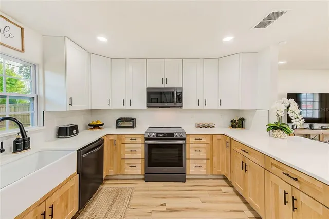 $425,000 | 4703 West Wallace Avenue, Tampa, FL 33611