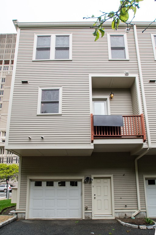 38 Spring Street, Unit 38 Cambridge, MA 02141 - Photo 15 of 17 Gallery Image 15