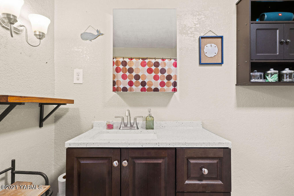 10710 Hughes Road Yakima, WA 98903 - Photo 11 of 21 a room with a sink and a mirror