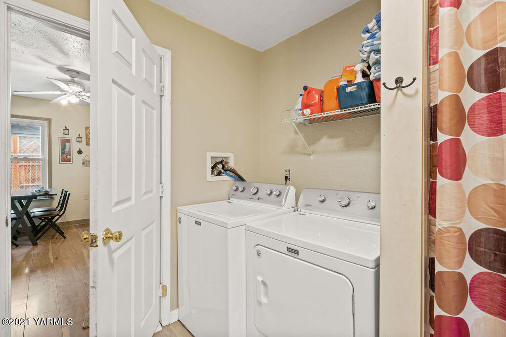 10710 Hughes Road Yakima, WA 98903 - Photo 12 of 21 a utility room with dryer and washer