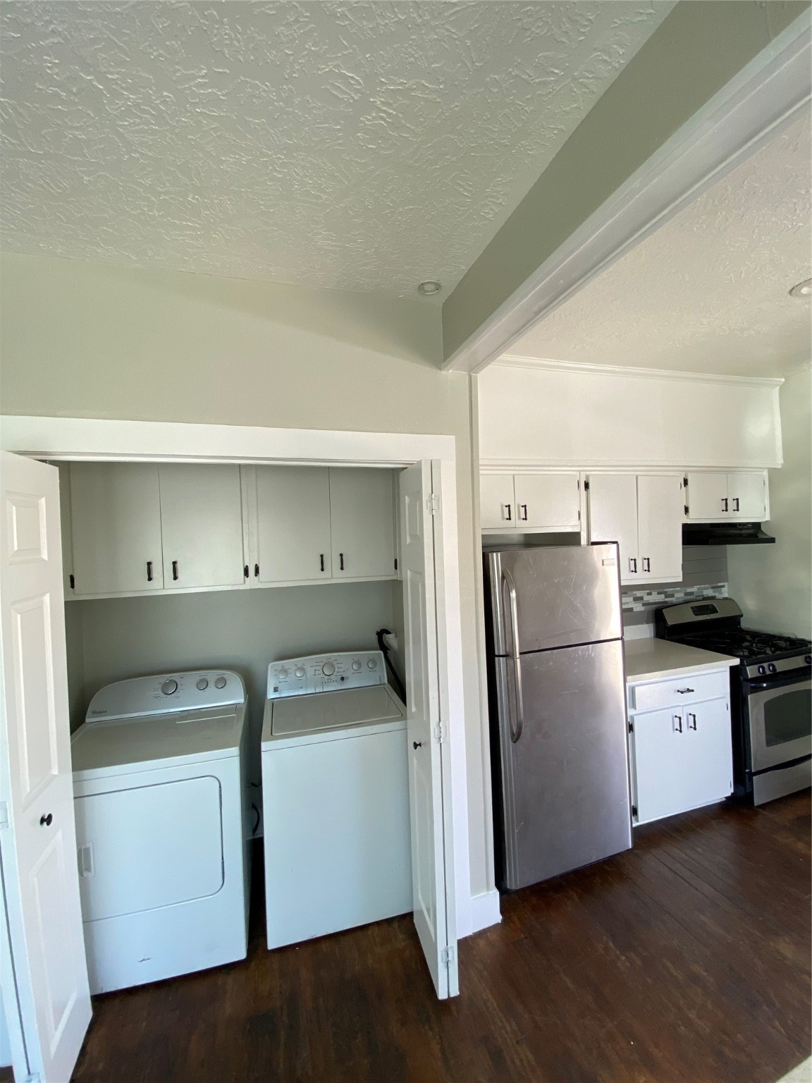 706 Dumble Street Houston, TX 77023 - Photo 7 of 13 a utility room with dryer and washer