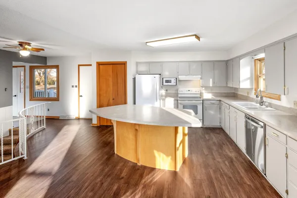 $236,900 | 1224 South Ramsey Street, Blue Earth, MN 56013