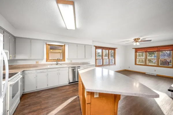 $236,900 | 1224 South Ramsey Street, Blue Earth, MN 56013