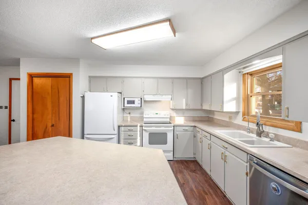 $236,900 | 1224 South Ramsey Street, Blue Earth, MN 56013