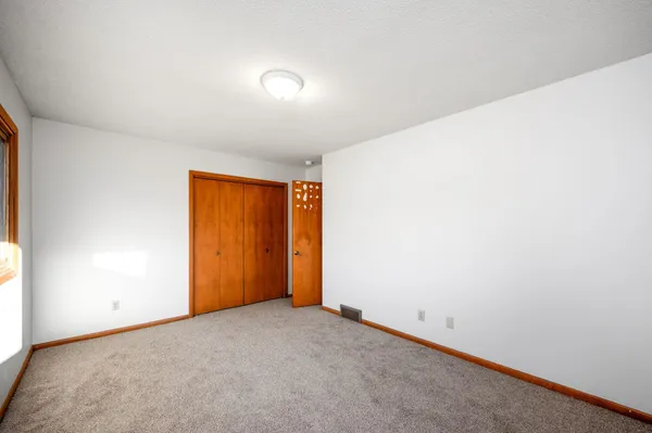 $239,900 | 1224 South Ramsey Street, Blue Earth, MN 56013