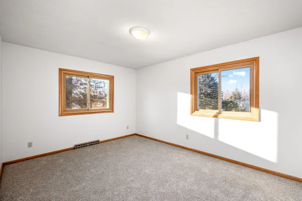 $236,900 | 1224 South Ramsey Street, Blue Earth, MN 56013