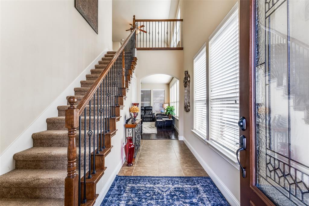 817 Deer Ridge Trail McKinney, TX 75072 - Photo 4 of 35 Front 2 story Entry