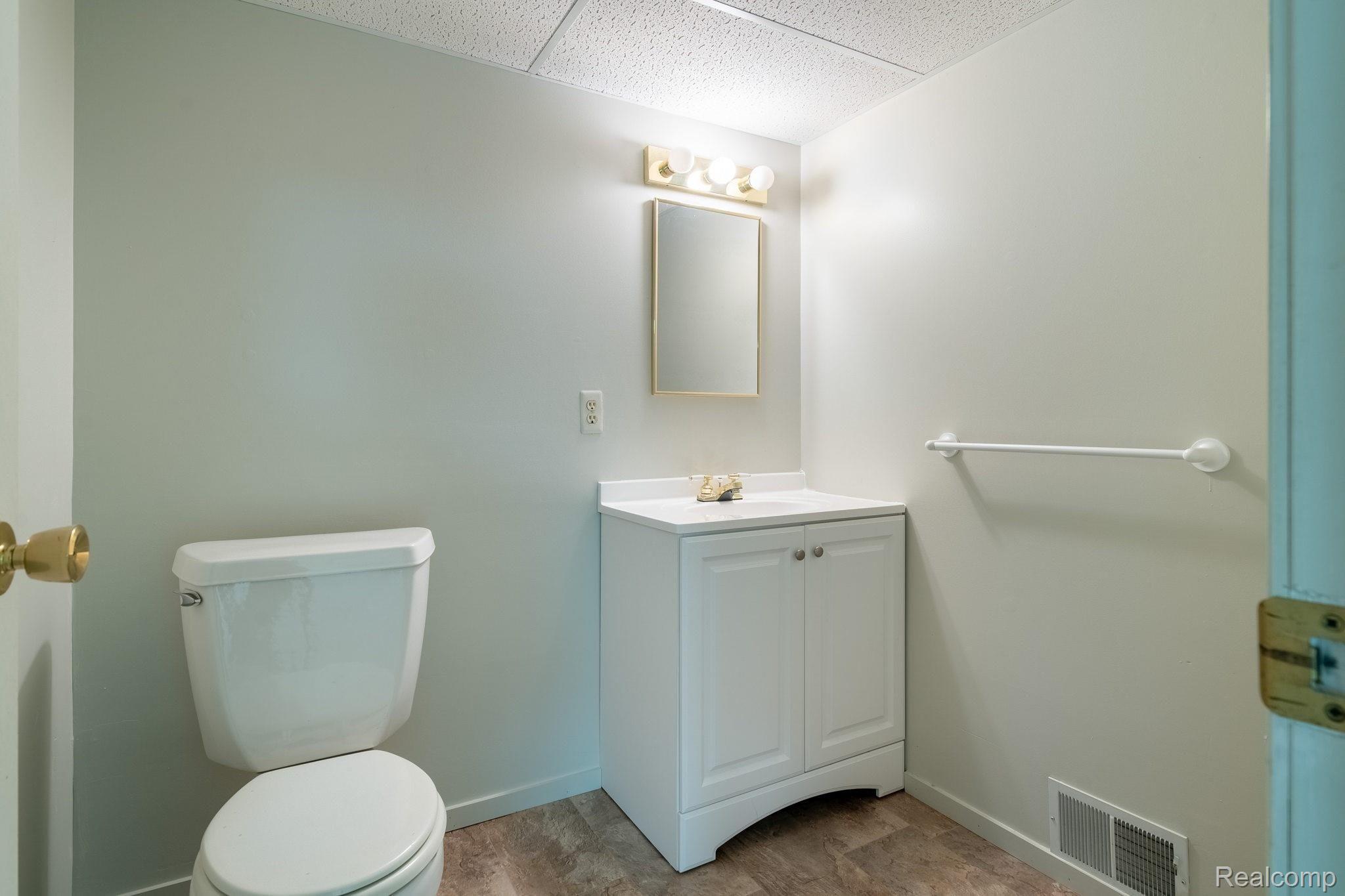 741 Delanoy Court Rochester, MI 48307 - Photo 29 of 39 31-web-or-mls-741-Delanoy-Ct-31.jpg