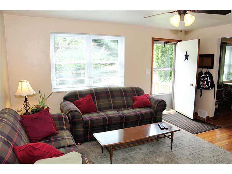 456 Rochester Road Pittsburgh, PA 15237 - Photo 2 of 16 Living Room.