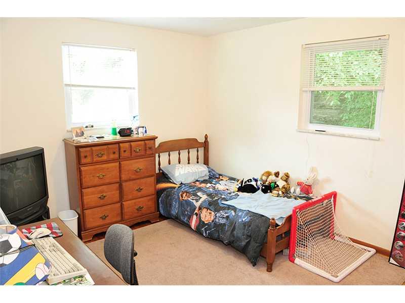456 Rochester Road Pittsburgh, PA 15237 - Photo 11 of 16 Bedroom.