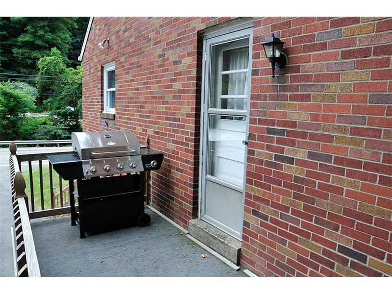 456 Rochester Road Pittsburgh, PA 15237 - Photo 14 of 16 Patio/Deck.