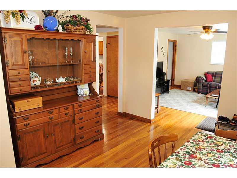456 Rochester Road Pittsburgh, PA 15237 - Photo 5 of 16 Dining Room.