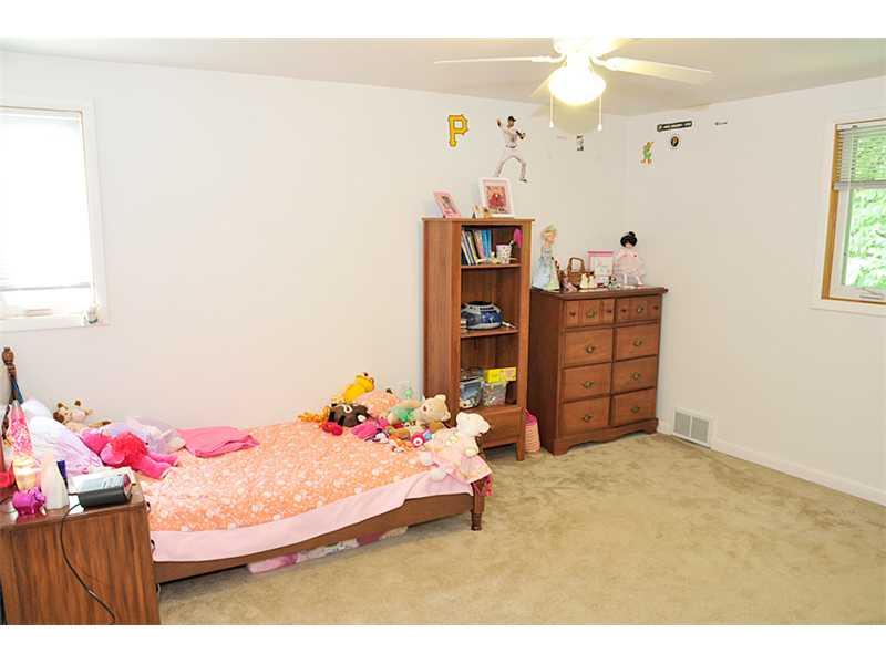 456 Rochester Road Pittsburgh, PA 15237 - Photo 10 of 16 Bedroom.